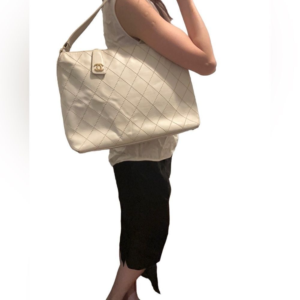 Chanel Wild Stitch Quilted leather white Tote Bag with gold CC logo - Picture 4 of 16